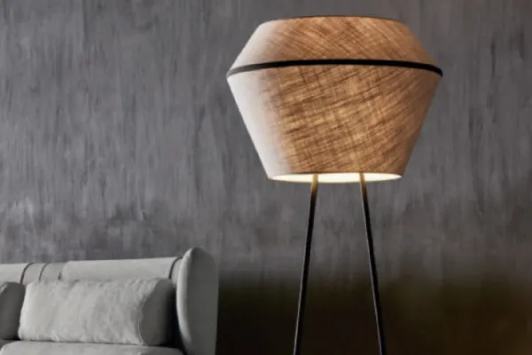 Lampada da terra in tessuto Darling di Ditre Italia