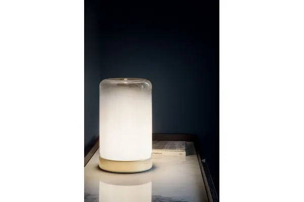 Lampada da tavolo dalla forma arrotondataPop di Bontempi