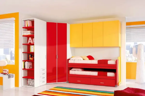 Cameretta a ponte in laccato opaco/lucido bianco rosso e giallo di Ferrimobili