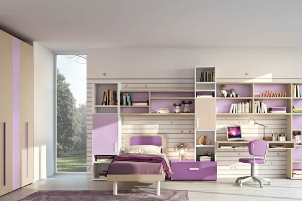 Cameretta con finitura faggio naturale e laccato bianco e toni lavanda di Ferrimobili