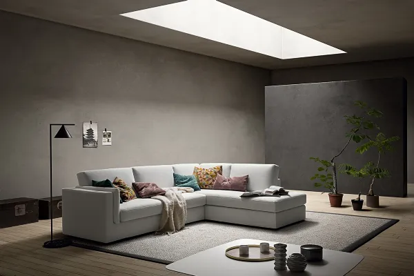Divano dalla linea semplice e sobria Sheer di Samoa