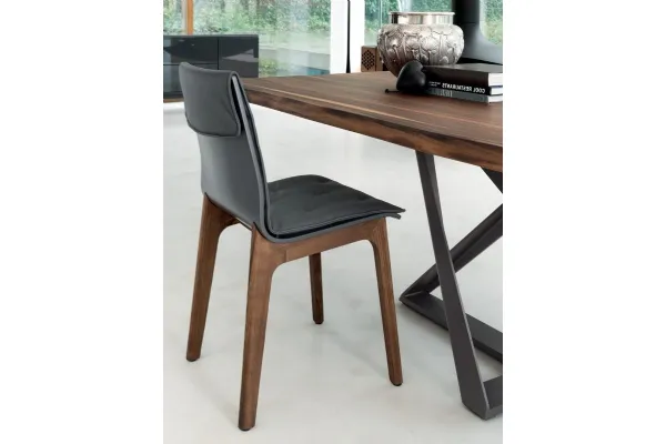Sedia di desig in metallo o legno rivestita e imbottita Alfa di Bontempi