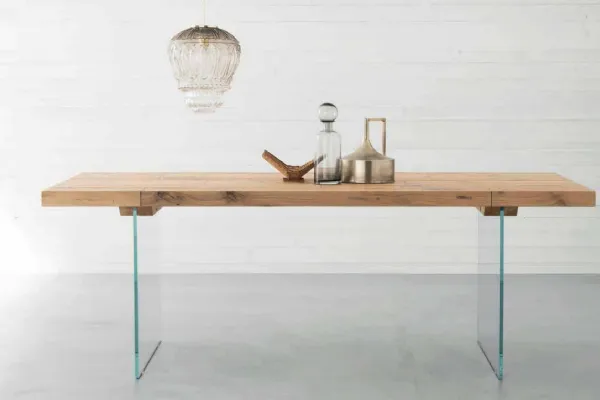Tavolo con gambe in vetro piano in legno Ice di Alta Corte
