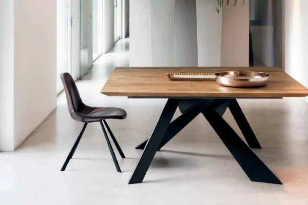 Tavolo moderno fisso con gambe in metallo nero Metal di Alta Corte