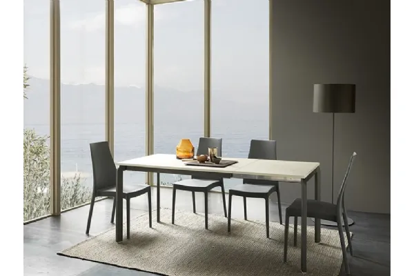 Tavolo da pranzo allungabile con piano in legno e gambe in metallo Slalom di Altacom