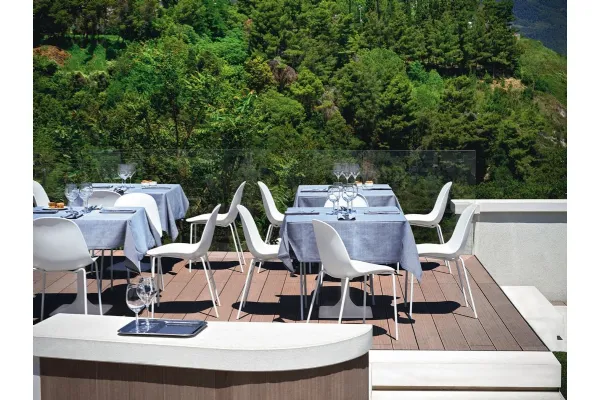 Sedia con base in acciaio laccato Mood Outdoor di Bontempi