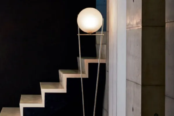 Lampada in metallo da terra Tondina di Ditre Italia