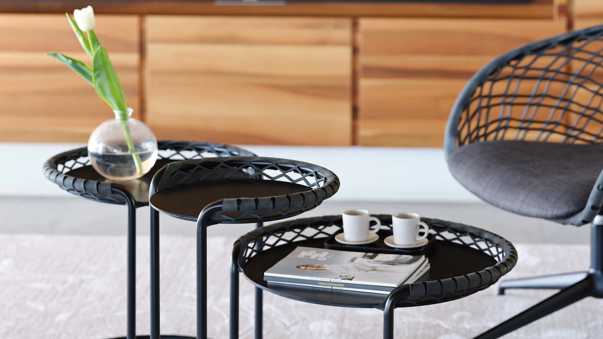 Tavolini P47 in metallo e cuoio intrecciato di Midj
