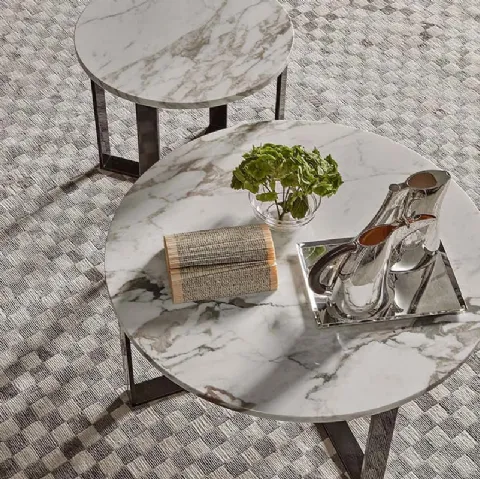 Tavolino rotondo con piano in marmo e struttura in metallo GATWICK di Rosini Divani