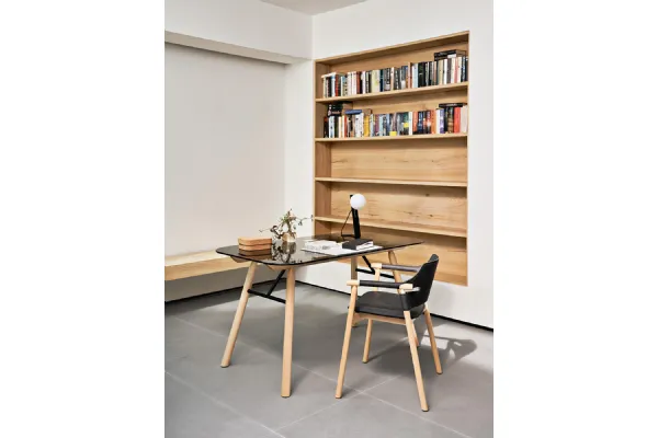 Scrittoio con piano in vetro e gambe in legno Suite di Midj