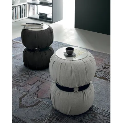 Tavolino Guccino con top in laccato e rivestimento in tessuto di Tomasella