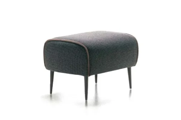 Pouf classico in tessuto con piedini in metallo URBINO di Rosini Divani