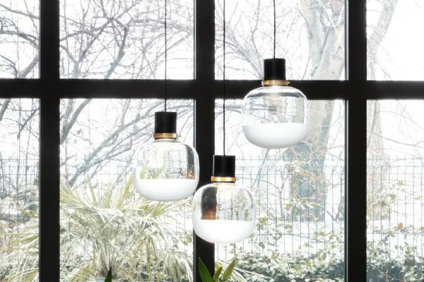 Lampada in vetro con finitura trasparente e satinata Ghost Sospensione di Midj