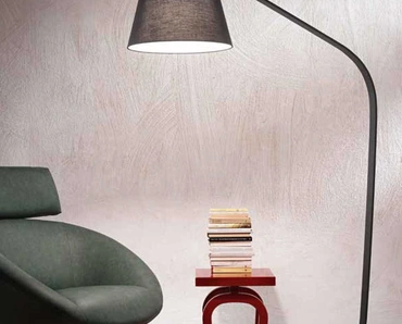 Lampada da terra Liana con struttura in metallo e paralume in PVC rivestito in tessuto di Ondaluce