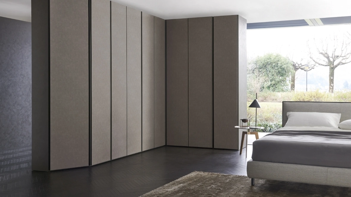 Armadio angolare Breccia con ante battenti di Sangiacomo