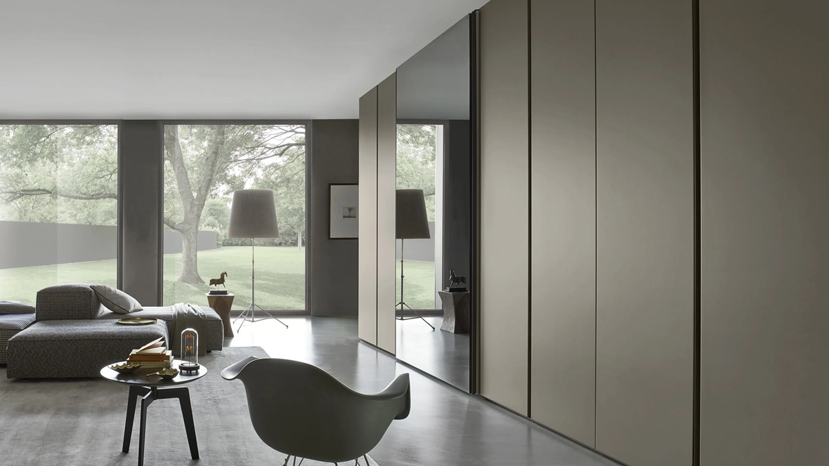 Armadio Breccia Visone ad ante battenti con anta a specchio scorrevole di Sangiacomo