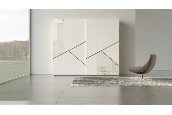 Armadio Comp 14 in laccato bianco con inserti in ceramica e bronzo graffiato di Voltan