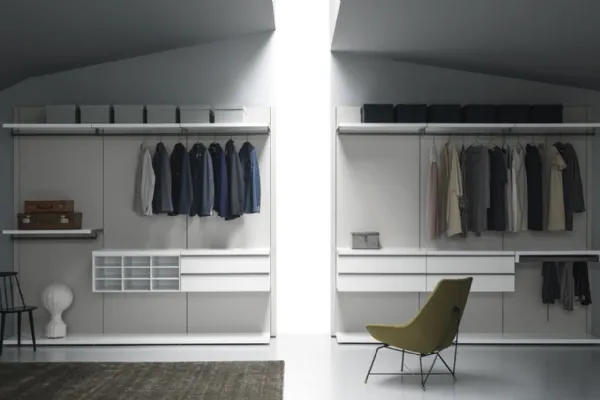 Cabina armadio in laccato bianco opaco Kabina Boiserie di Md House