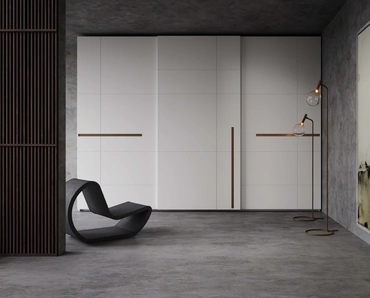 Armadio laccato bianco con inserti in bronzo Prestige 3 ante scorrevoli di Voltan