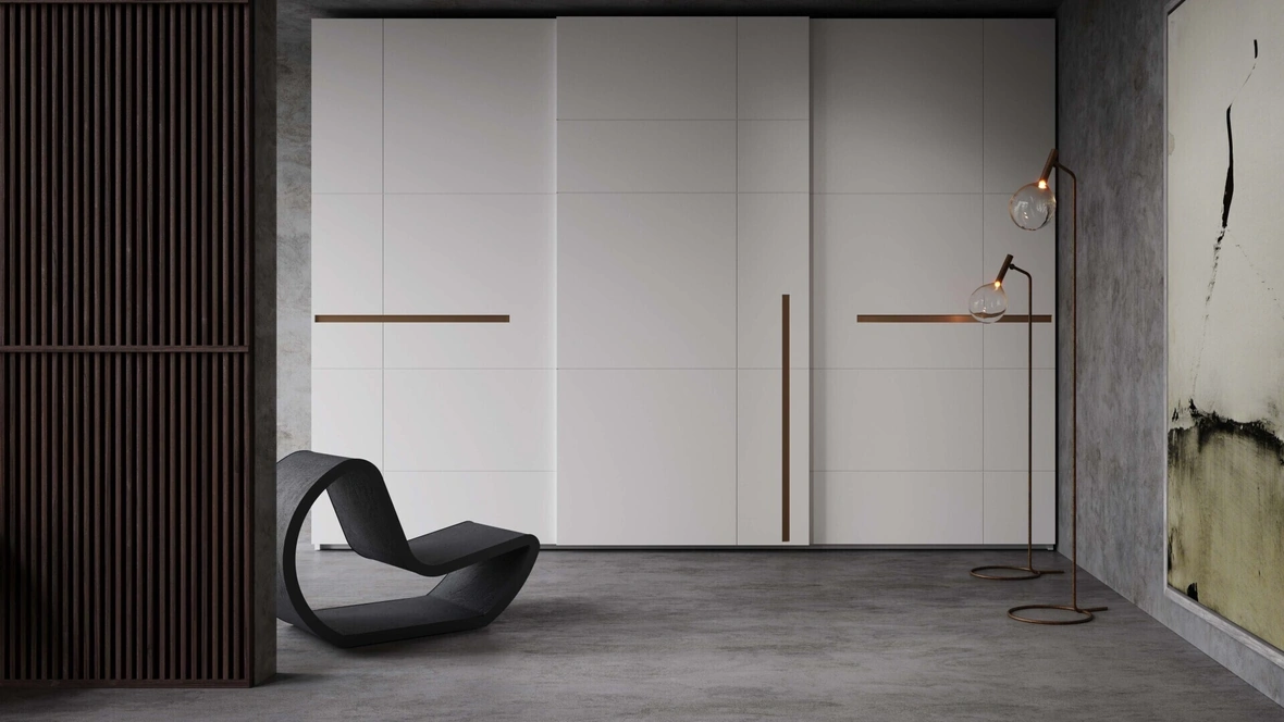 Armadio laccato bianco con inserti in bronzo Prestige 3 ante scorrevoli di Voltan