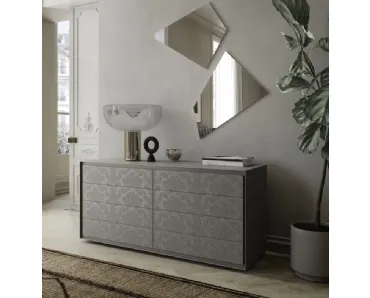 Comò 555 in laccato opaco con incisione di Voltan