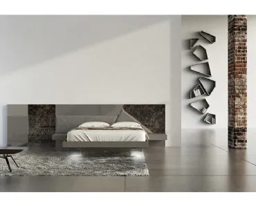Letto con testiera in laccato opaco, ceramica e bronzo graffiato Alicante di Voltan