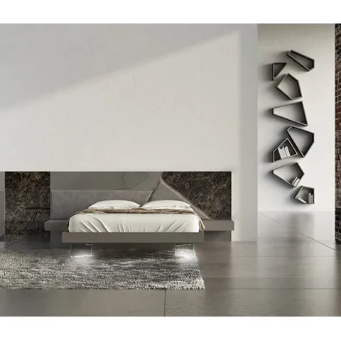 Letto con testiera in laccato opaco, ceramica e bronzo graffiato Alicante di Voltan
