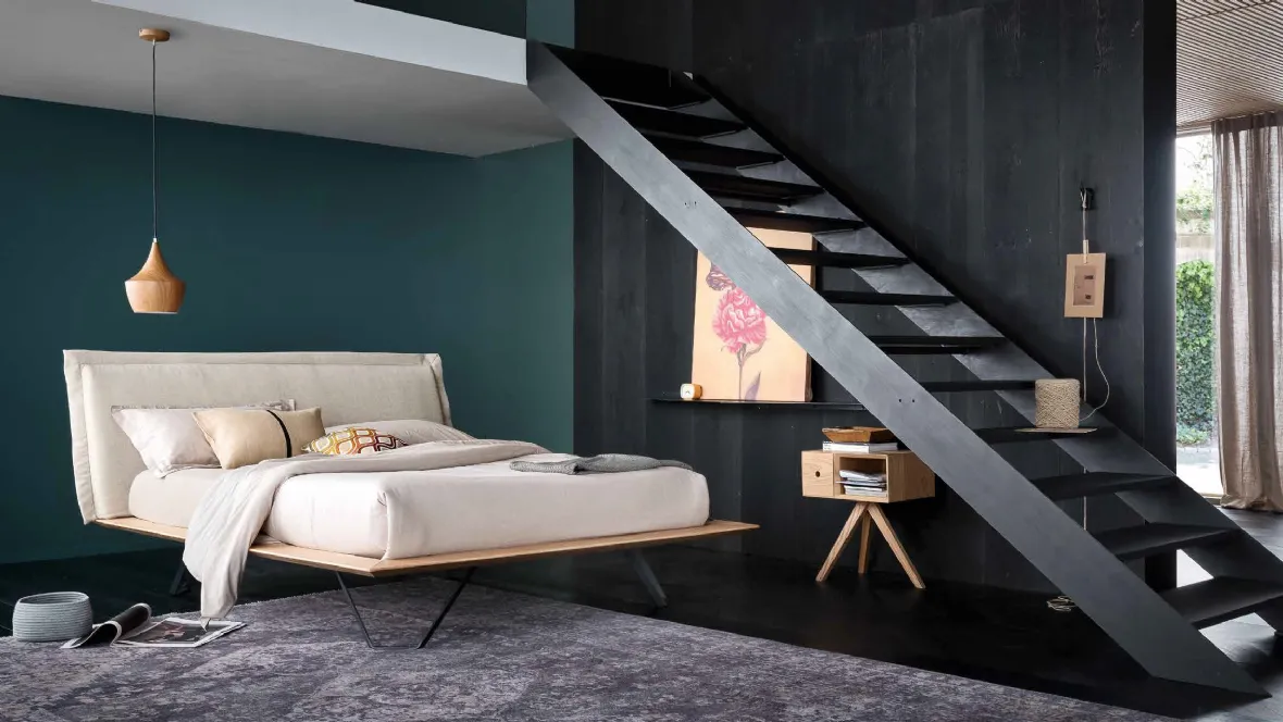Letto con giroletto in legno e testiera in tessuto Diamante di Alta Corte