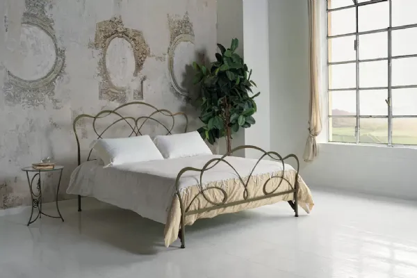Letto in ferro battuto con testiera Fantasy di Bontempi