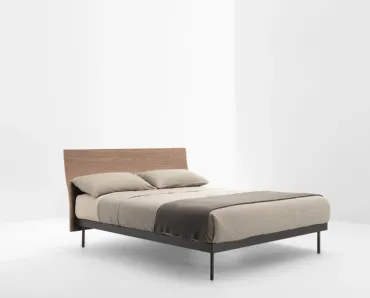 Letto con testiera leggermente curva in essenza easy Noce di Filesse di Caccaro