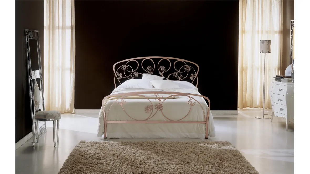 Letto con testiera lavorata con fiori in ferro battuto Glicine di Bontempi