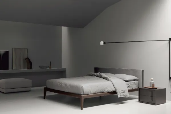 Letto in frassino con testiera in velluto Fair di Md House