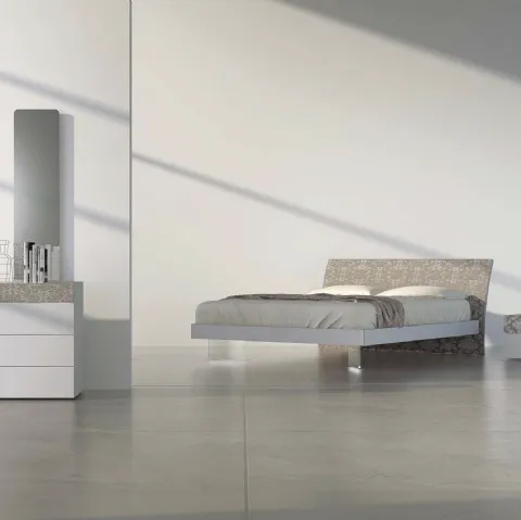 Letto con testiera bicolore laccato opaco con incisione My Love 02 di Voltan