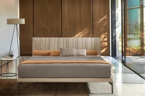 Letto con testiera lavorata a righe vericali POSEIDONE MOOD di Rosini
