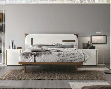 Letto matrimoniale in legno nodato con testiera in ecopelle vintage Tasca Ring 60 di Tomasella