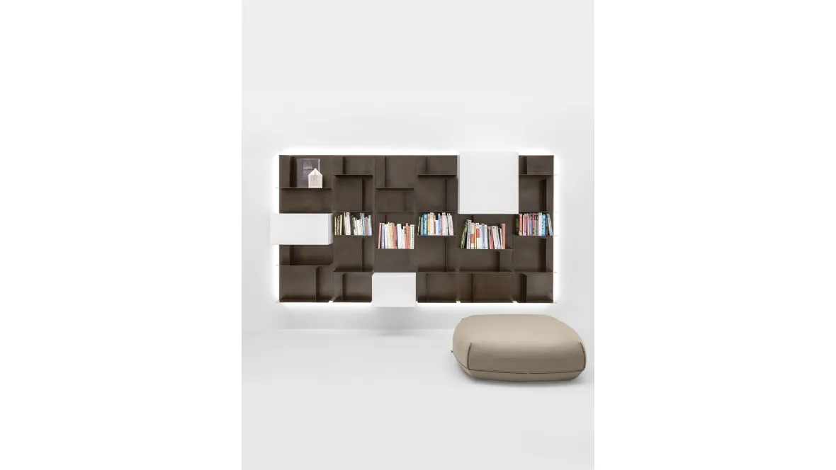 Libreria sospesa in metallo e laccato Avenue 02 di Md House