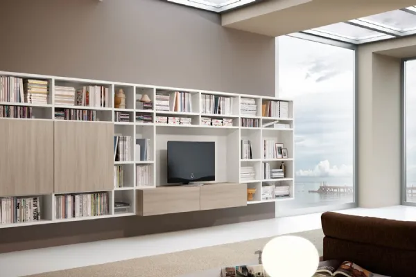 Libreria Living 82D sospesa con ante e cassettoni in legno di Olmo e vani a giorno in laccato opaco bianco di Ferrimobili