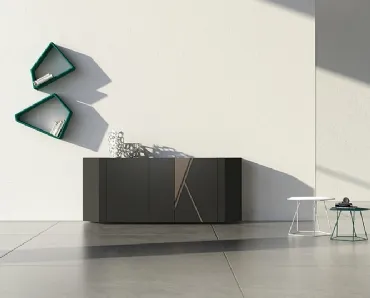 Madia Comp 15 in laccato opaco con bassorilievo in bronzo graffiato di Voltan