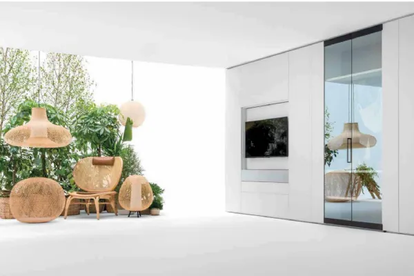 Mobile porta tv in laccato opaco con vetrina Roomy di Caccaro