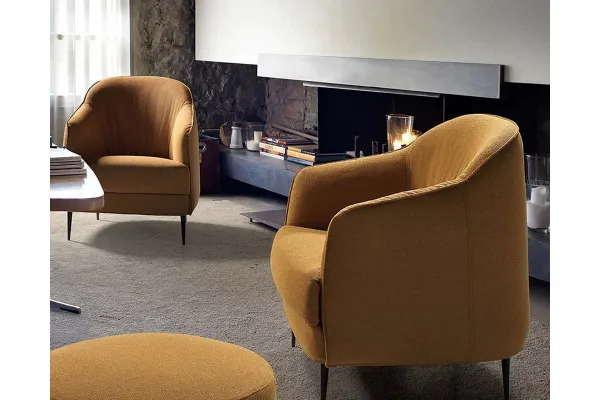 Poltroncina in tessuto con piedini in metallo ISCHIA di Rosini Divani