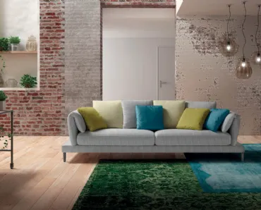 Divano lineare moderno in tessuto Upper Twist di Samoa