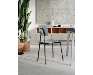 Sedia Omega con struttura in metallo verniciato e seduta in polipropilene rinforzato con fibra di vetro di Arredo3