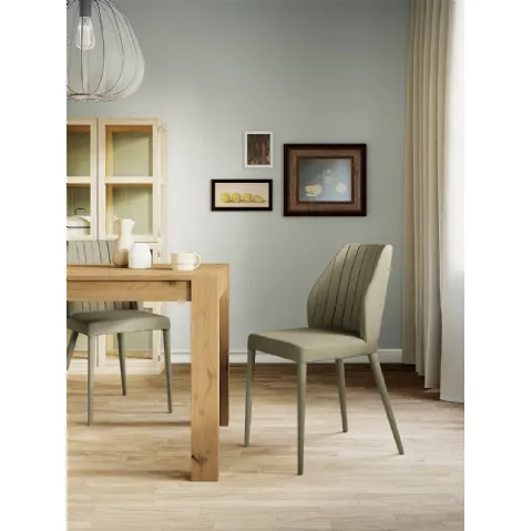 Sedia Sally con struttura in metallo, imbottita e completamente rivestita in ecopelle di Arredo3