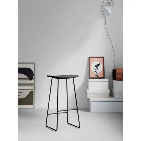 Sgabello Sigma L con struttura in acciaio verniciato e seduta in Frassino di Arredo3