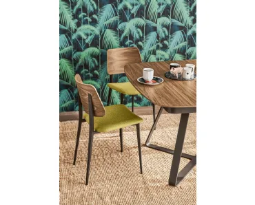 Sedia con struttura in metallo, schienale in legno e seduta imbottita in tessuto Joe S M TS LG di Midj
