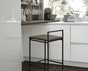 Sgabello in metallo con seduta in ecopelle July di Sedit