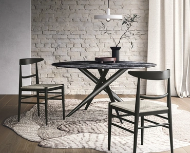 Sedia in frassino tinto carbone e seduta in paglia Louis di Sedit