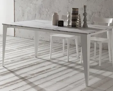 Tavolo allungabile Key con top in laminato e gambe in metallo verniciato di Arredo3