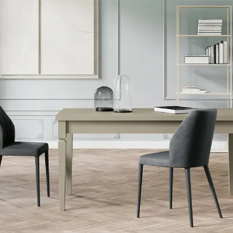 Tavolo Torino Fisso con top in legno impiallacciato e gambe in massello di Arredo3