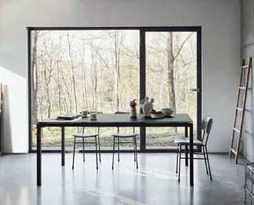 Tavolo Allungabile con piano in ceramica e struttura in metallo More di Midj